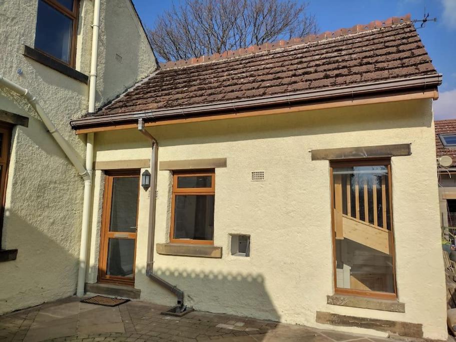Villa The Scullery - A Quirky Annex With Wood Fire Huddersfield Exterior foto