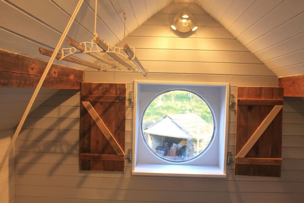 Villa The Scullery - A Quirky Annex With Wood Fire Huddersfield Exterior foto